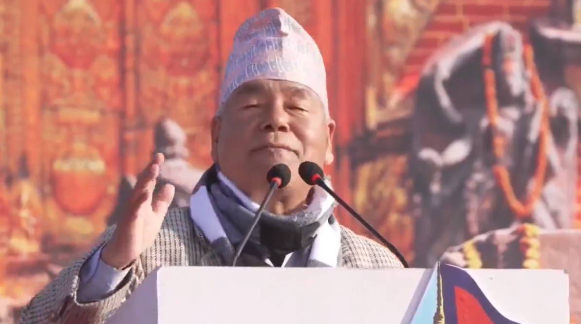 एमाले महाधिवेशनमा देव गुरुङले भने- कम्युनिस्टहरू एक हुनुको विकल्प छैन - meronews.com